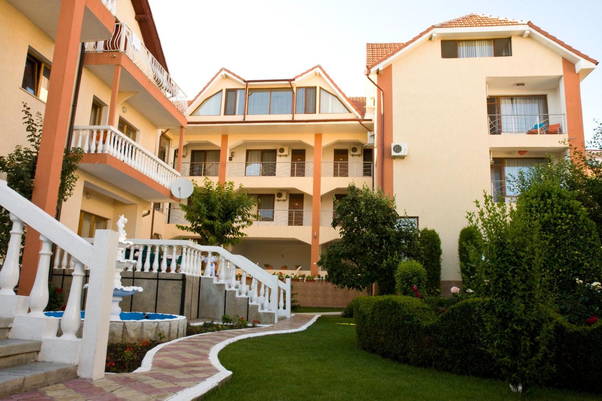 Complex Marinn كوستِنيست المظهر الخارجي الصورة