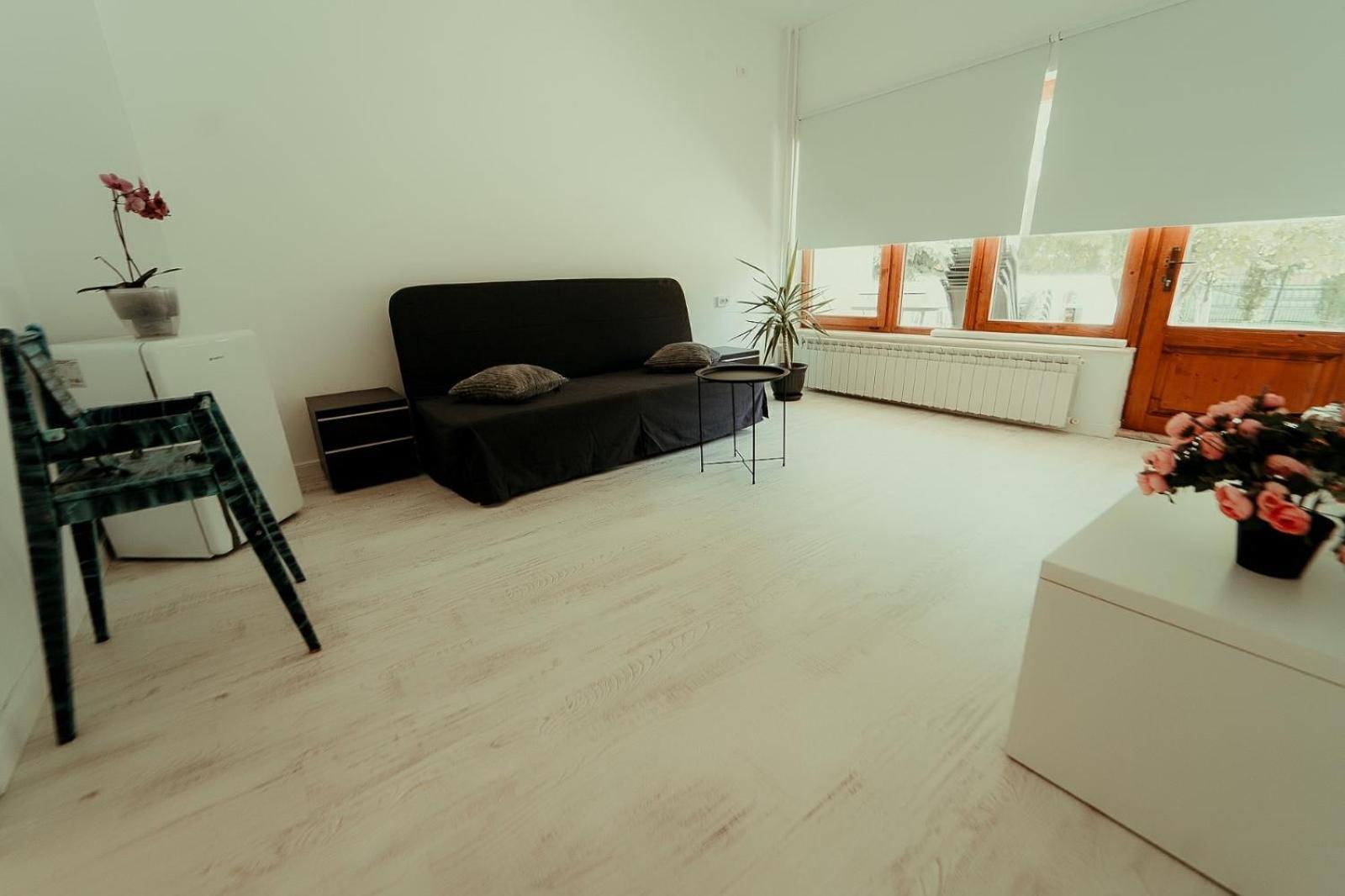Complex Marinn كوستِنيست المظهر الخارجي الصورة